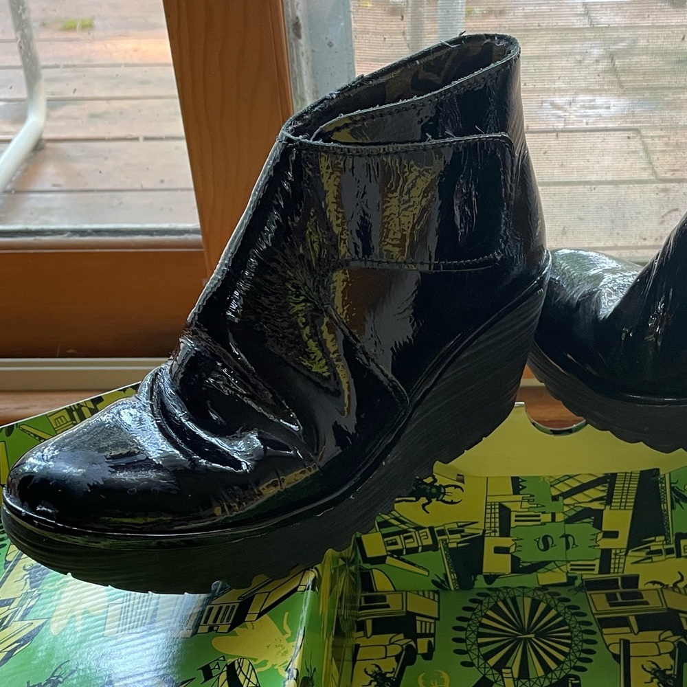 FLY patent wedges